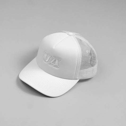 UA TRUCKER CAP - DOVE WHITE